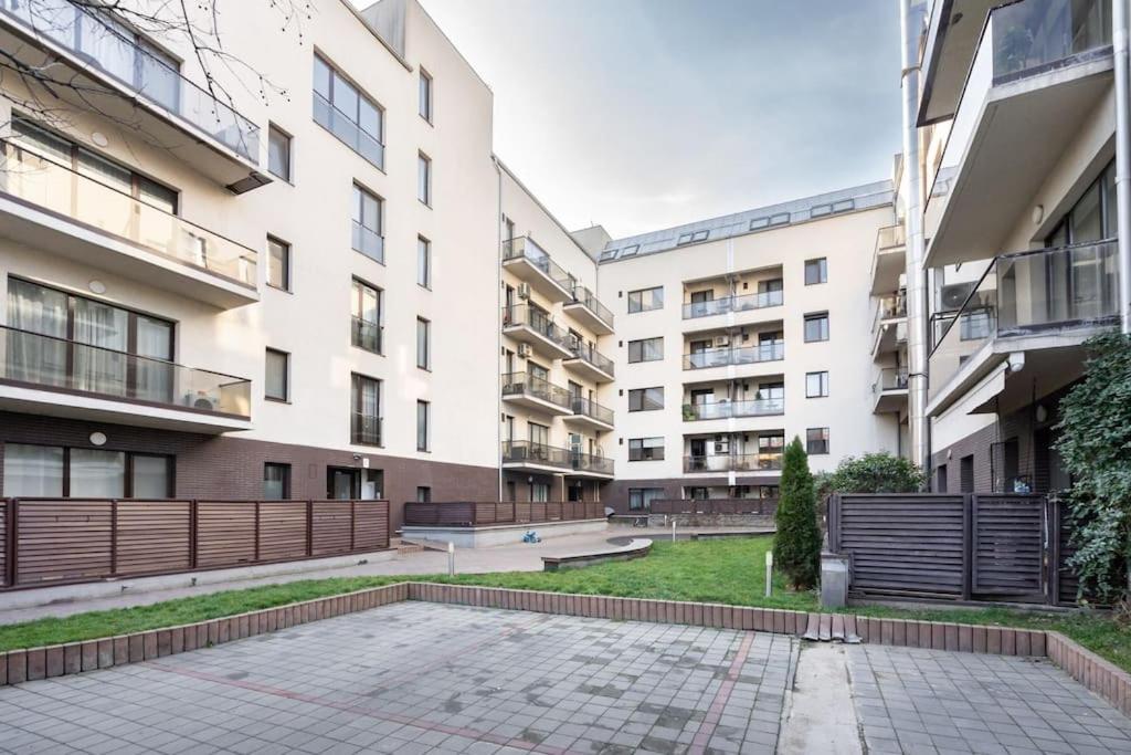 Vivando - Scandic Ap E - Parking Bukarest Exteriör bild